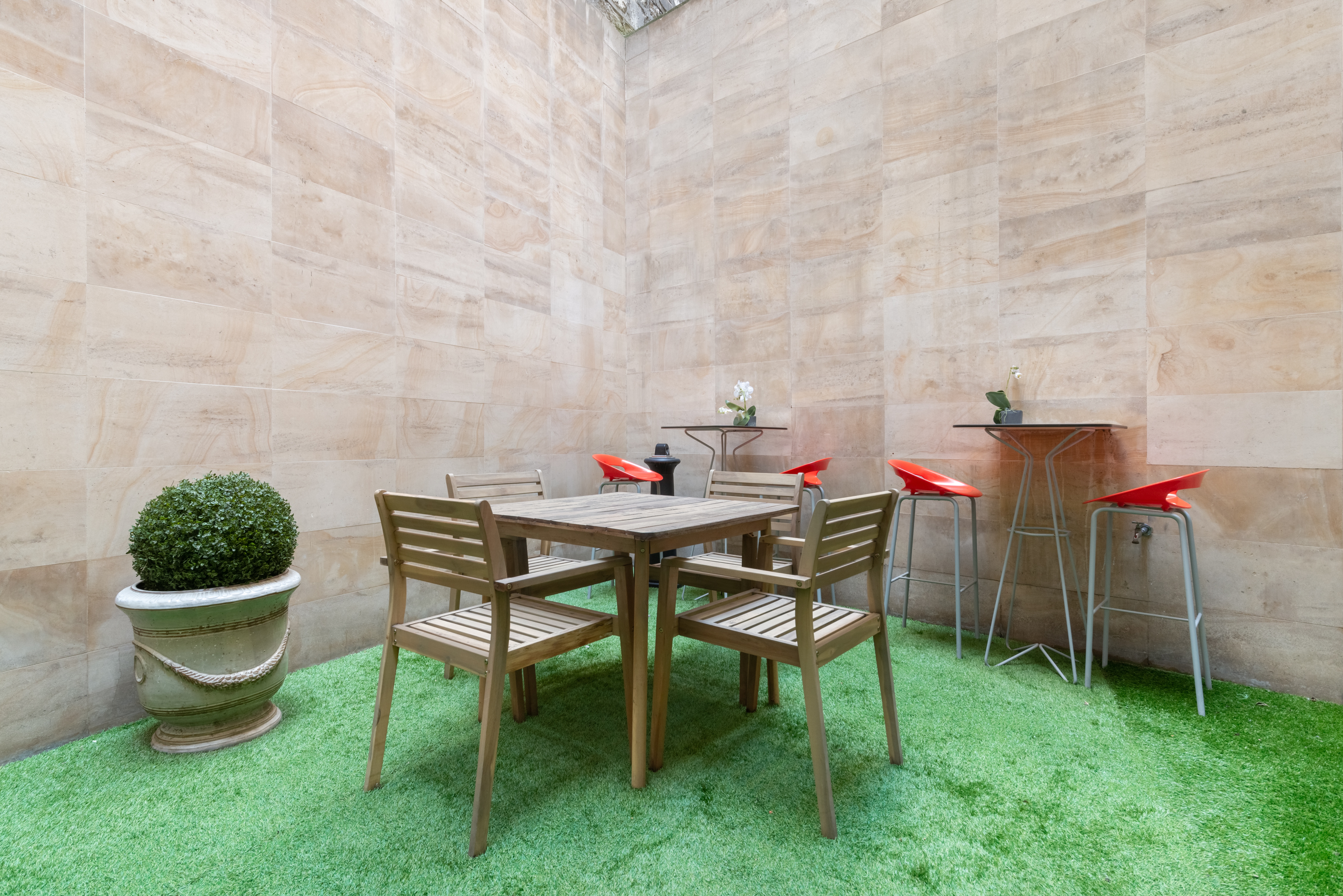 HQ - Paris, HQ , St Lazare Amsterdam image 5