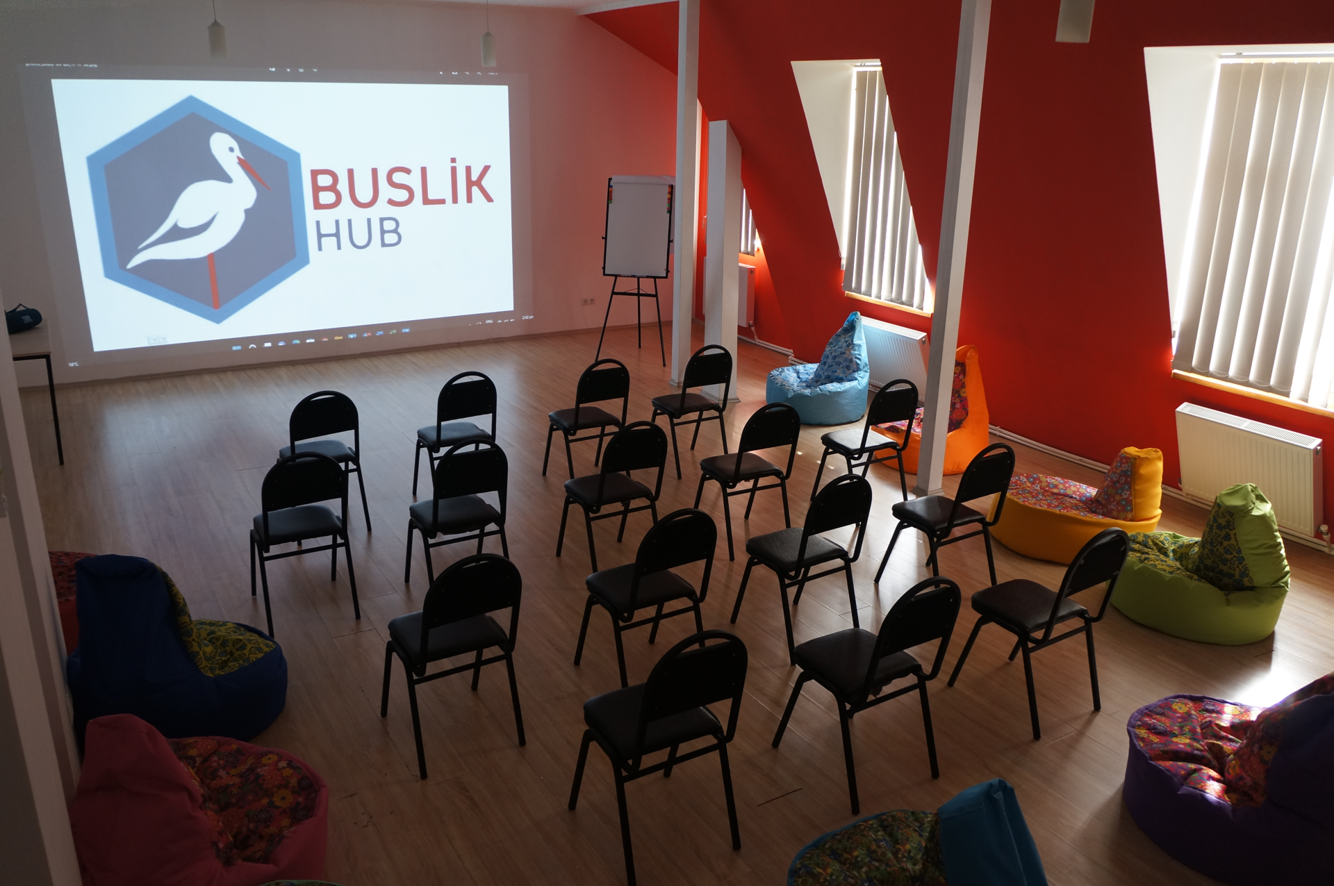 Buslik Hub image 2