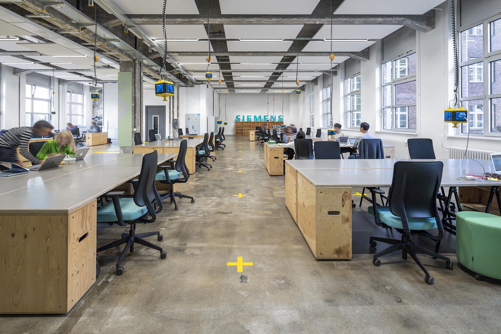 A32 @ Siemensstadt Square image 2