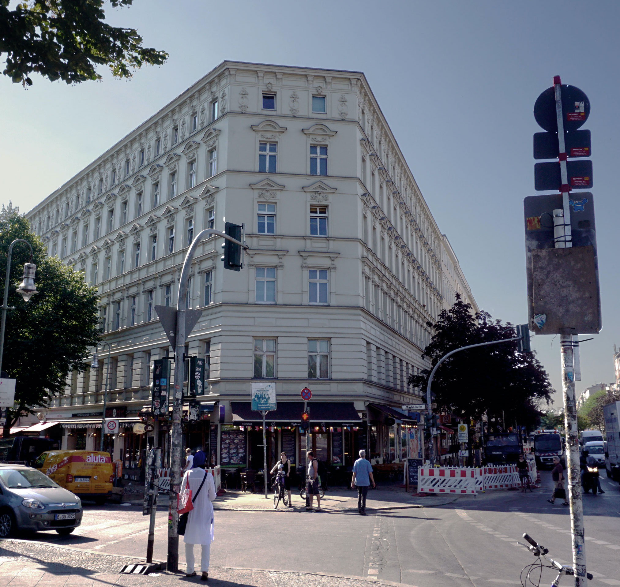 Us+ Coworking image 2