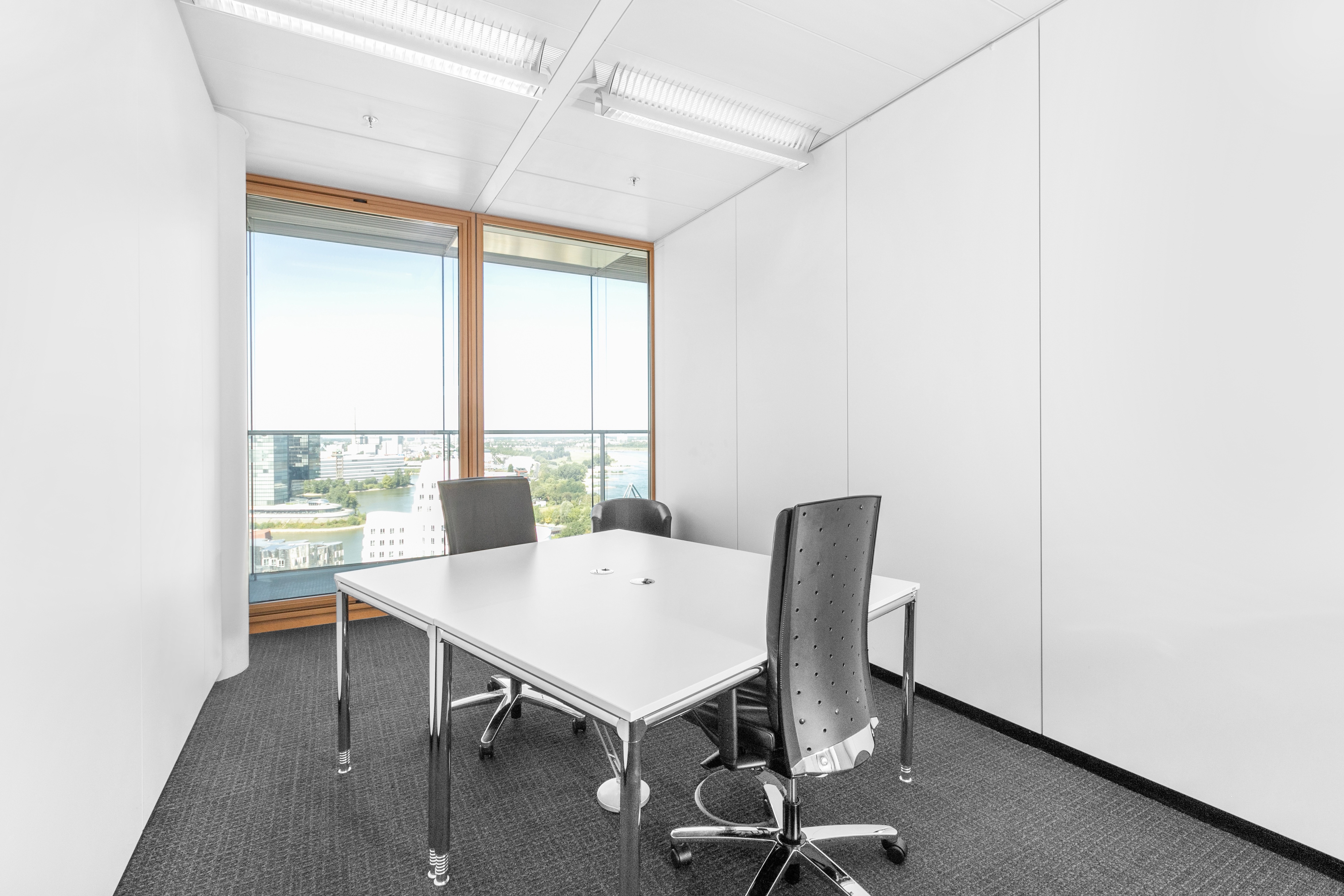 Signature by Regus - Dusseldorf, Signature Stadttor Medienhafen image 3