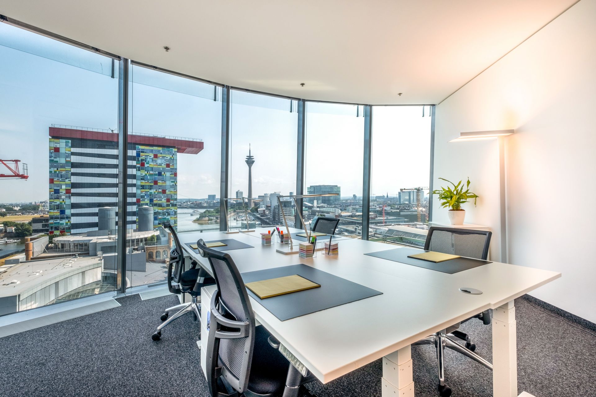 WorkRepublic Düsseldorf MedienHafen image 3