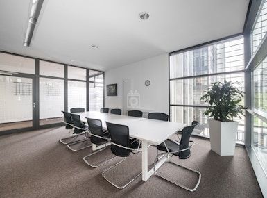 HQ - Frankfurt, Herriot's image 5