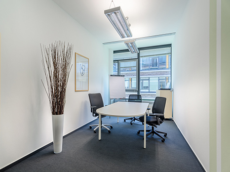 Regus Frankfurt AOC image 3