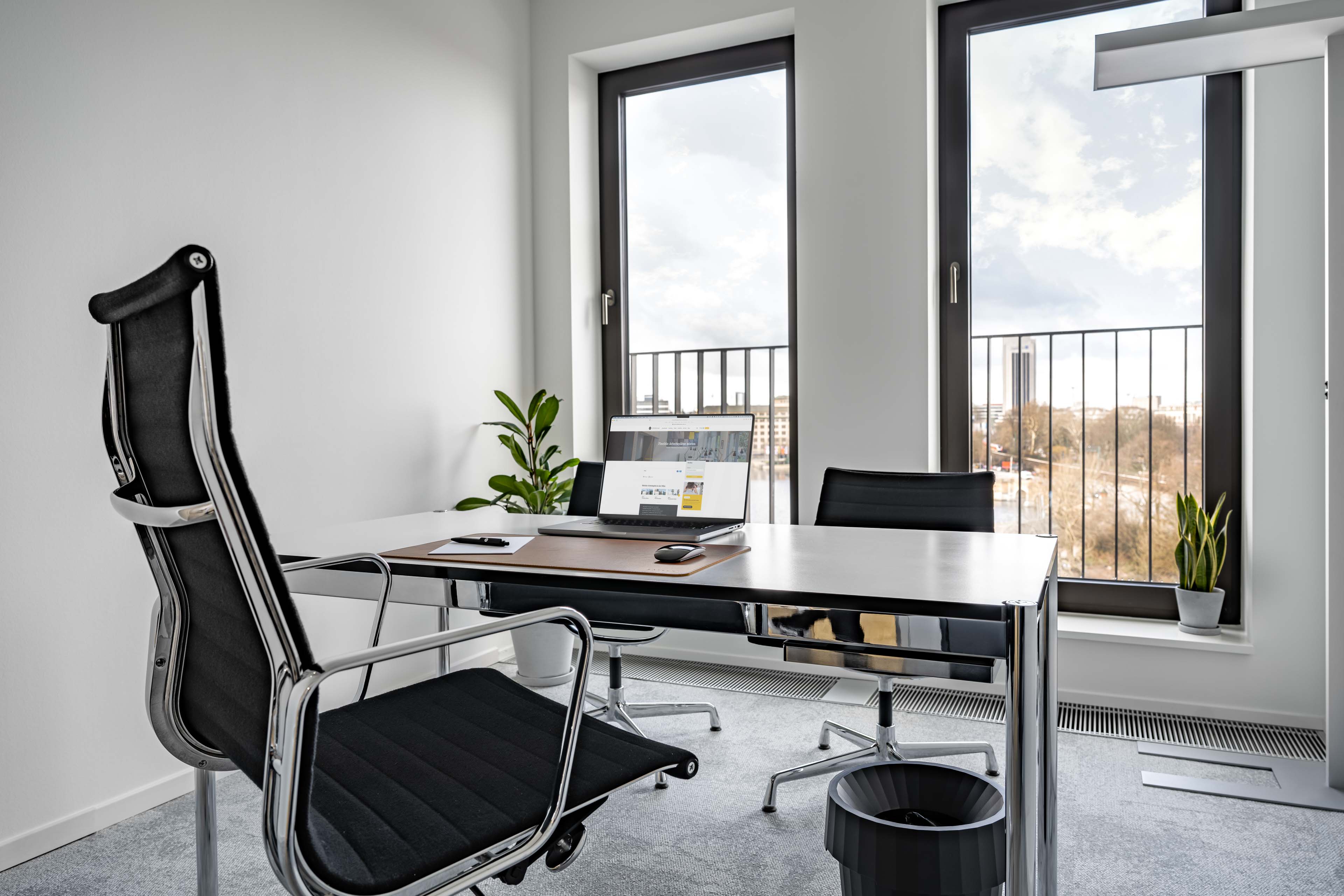 Office Club Hamburg image 2