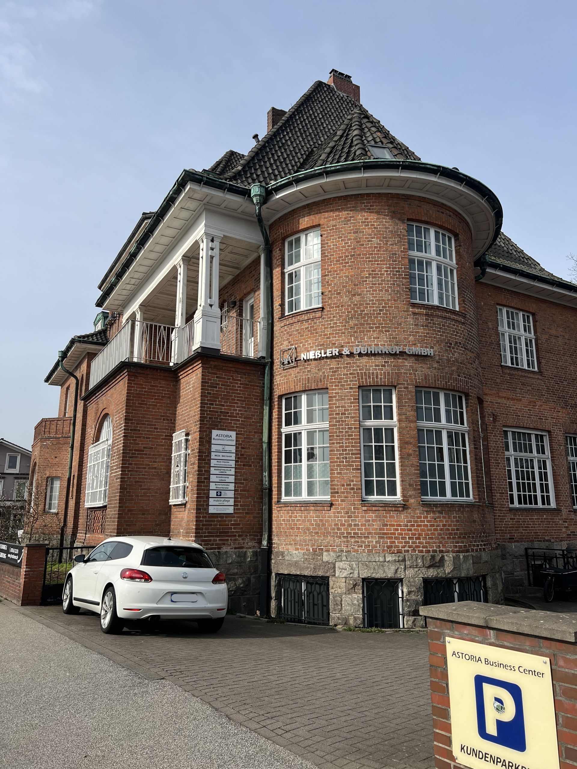 Kreativität trifft Tradition: Coworking im Herzen von Lübeck. Inspirierender Raum in historischem Ambiente. image 3