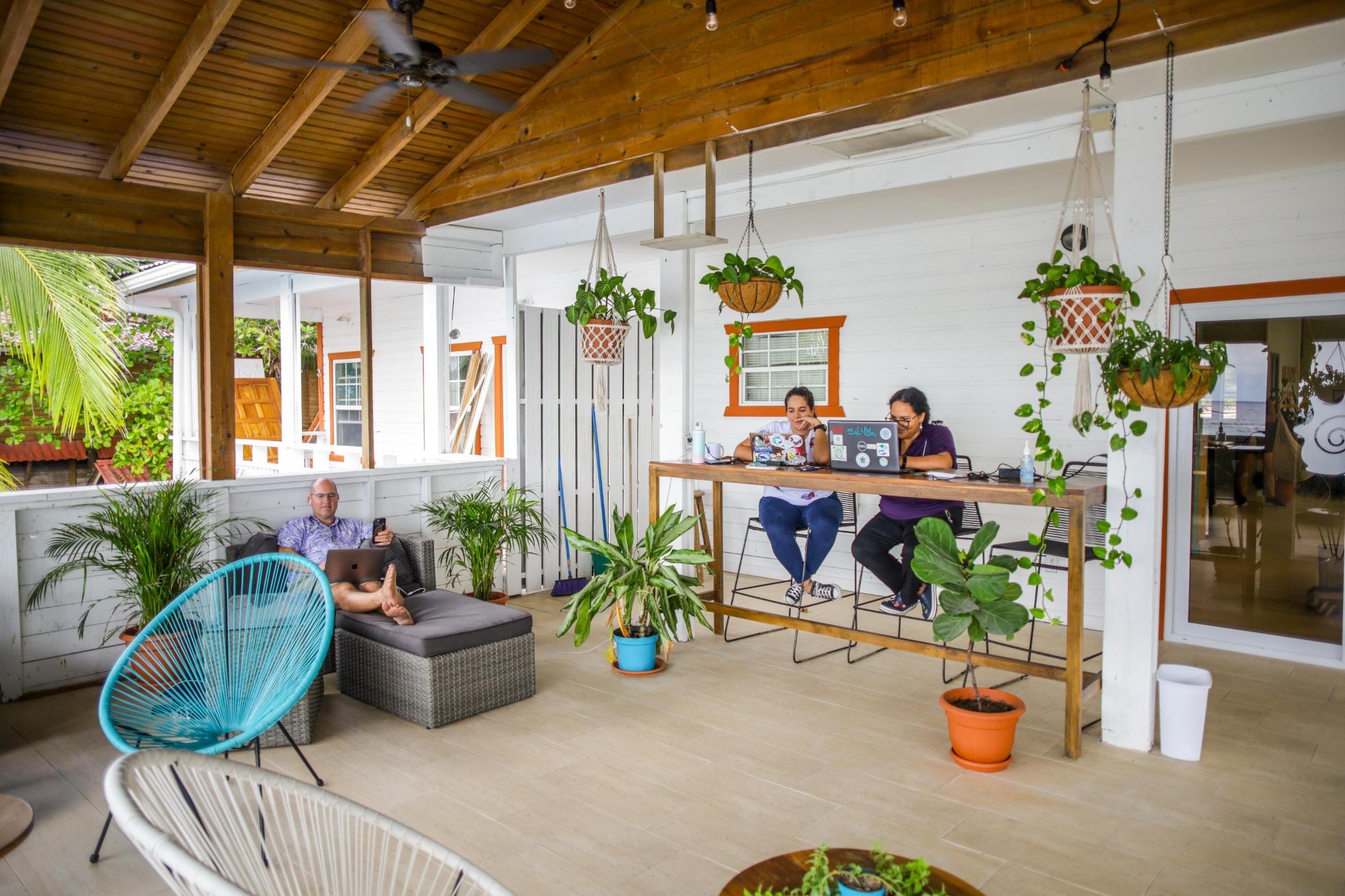 Roatan BeachDesk image 2