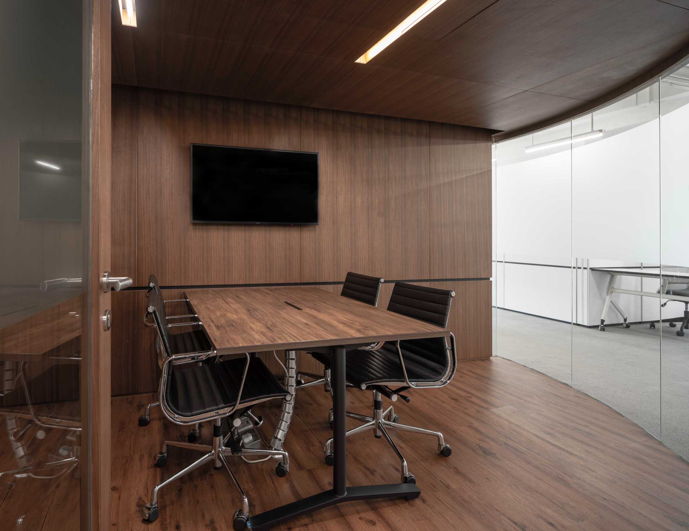 theDesk Leighton Centre image 3