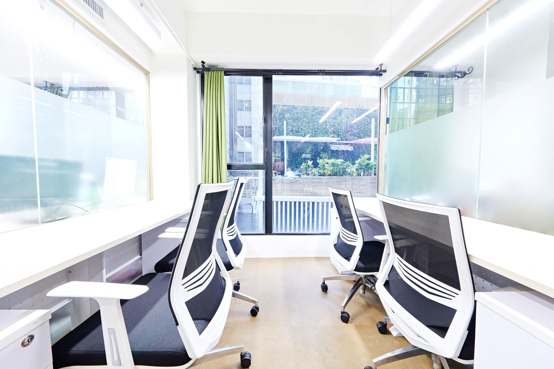 Metro Workspace - Central, Café Le Lourve image 2