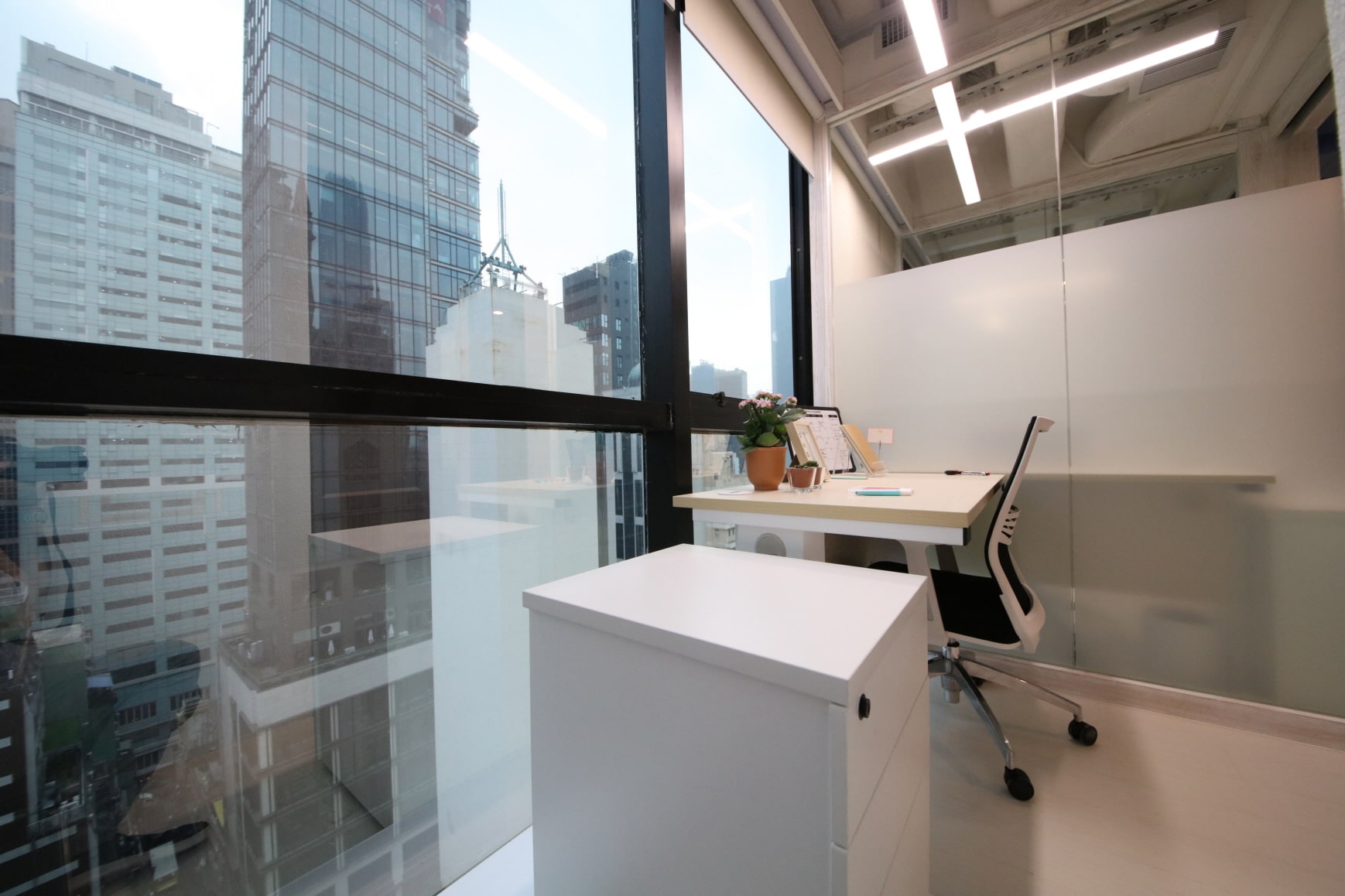 Metro Workspace - Central, Despacito image 3