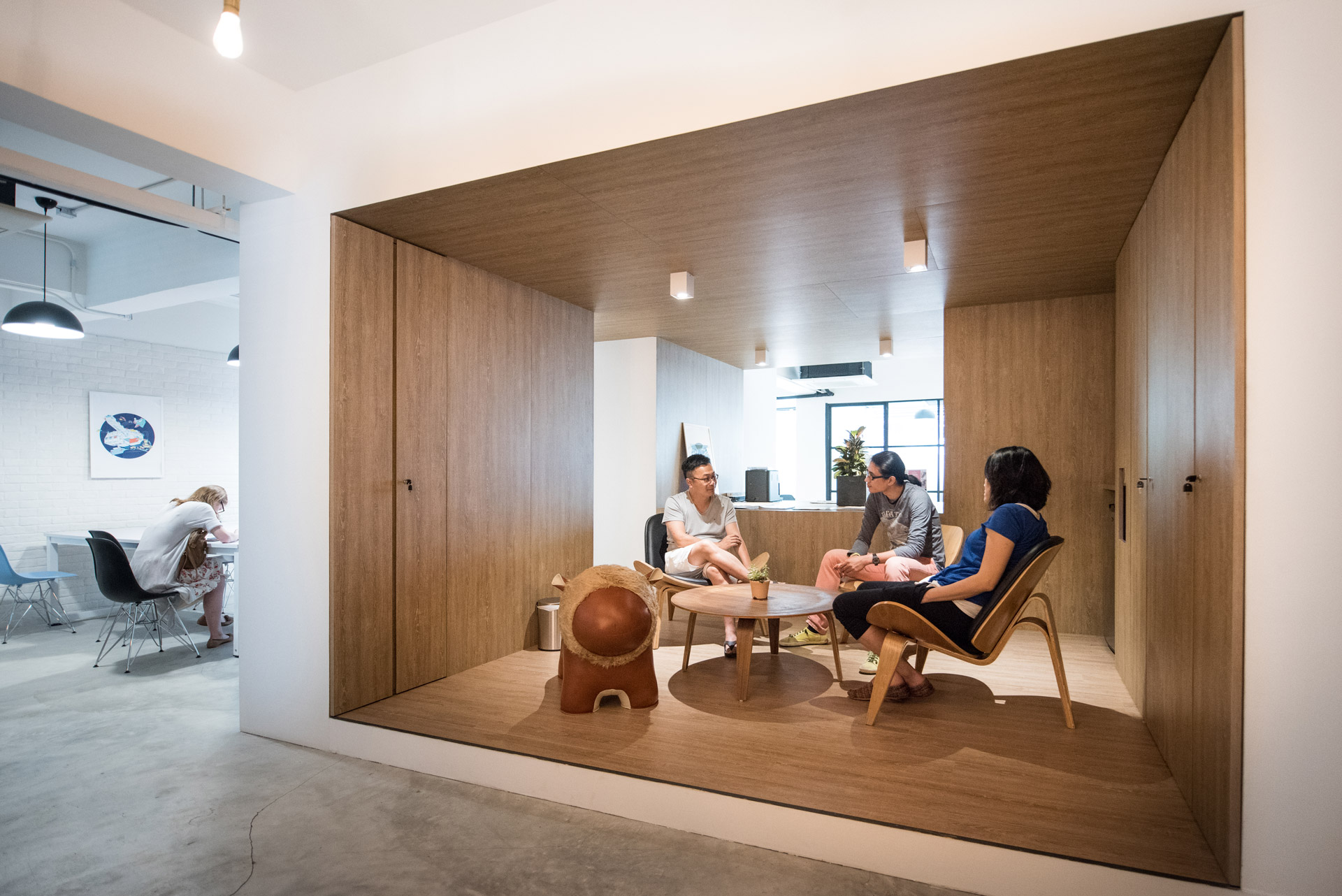 theDesk Sai Wan image 2