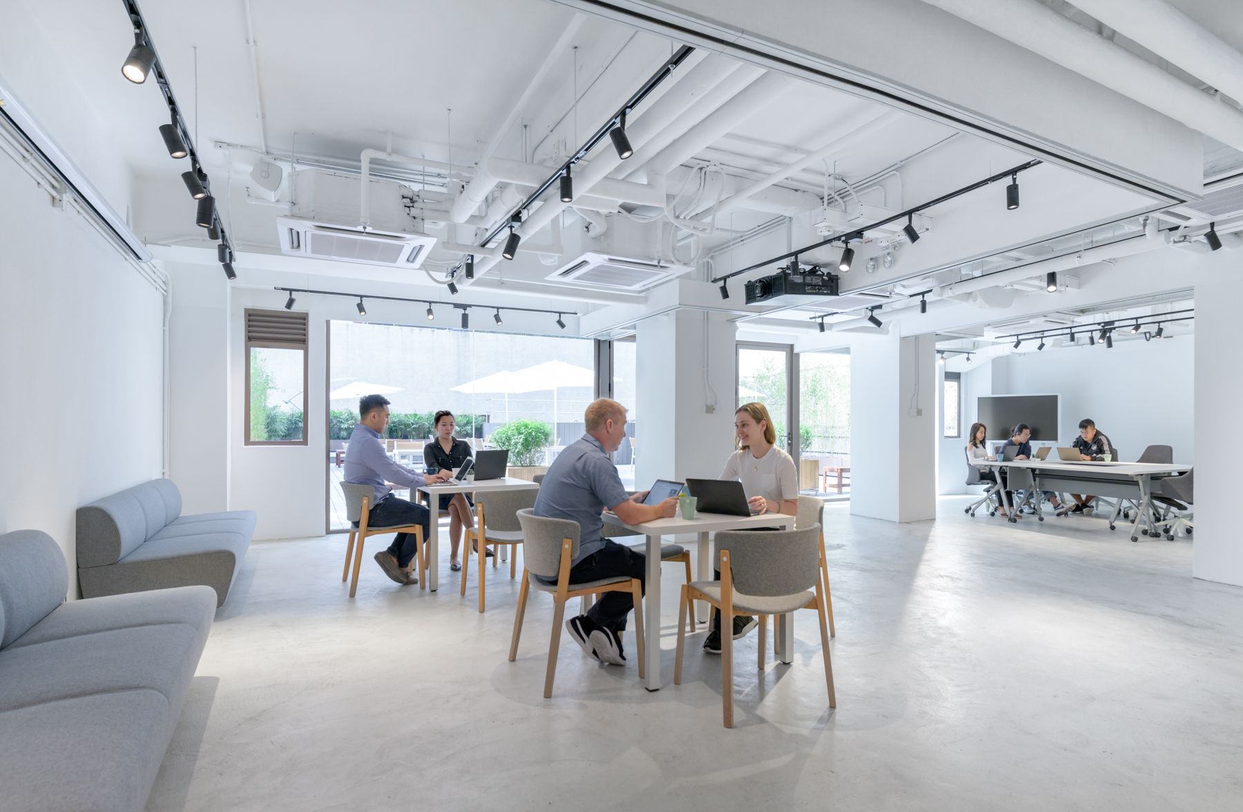 theDesk Strand 50 image 2