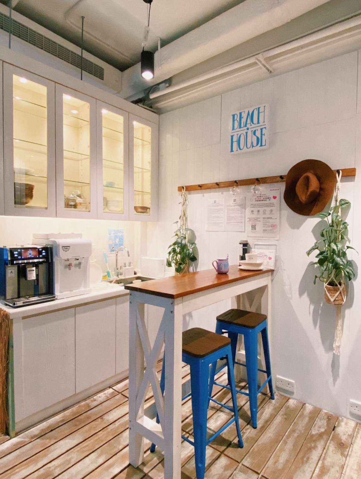 Metro Workspace - Wan Chai, What a Beach image 5