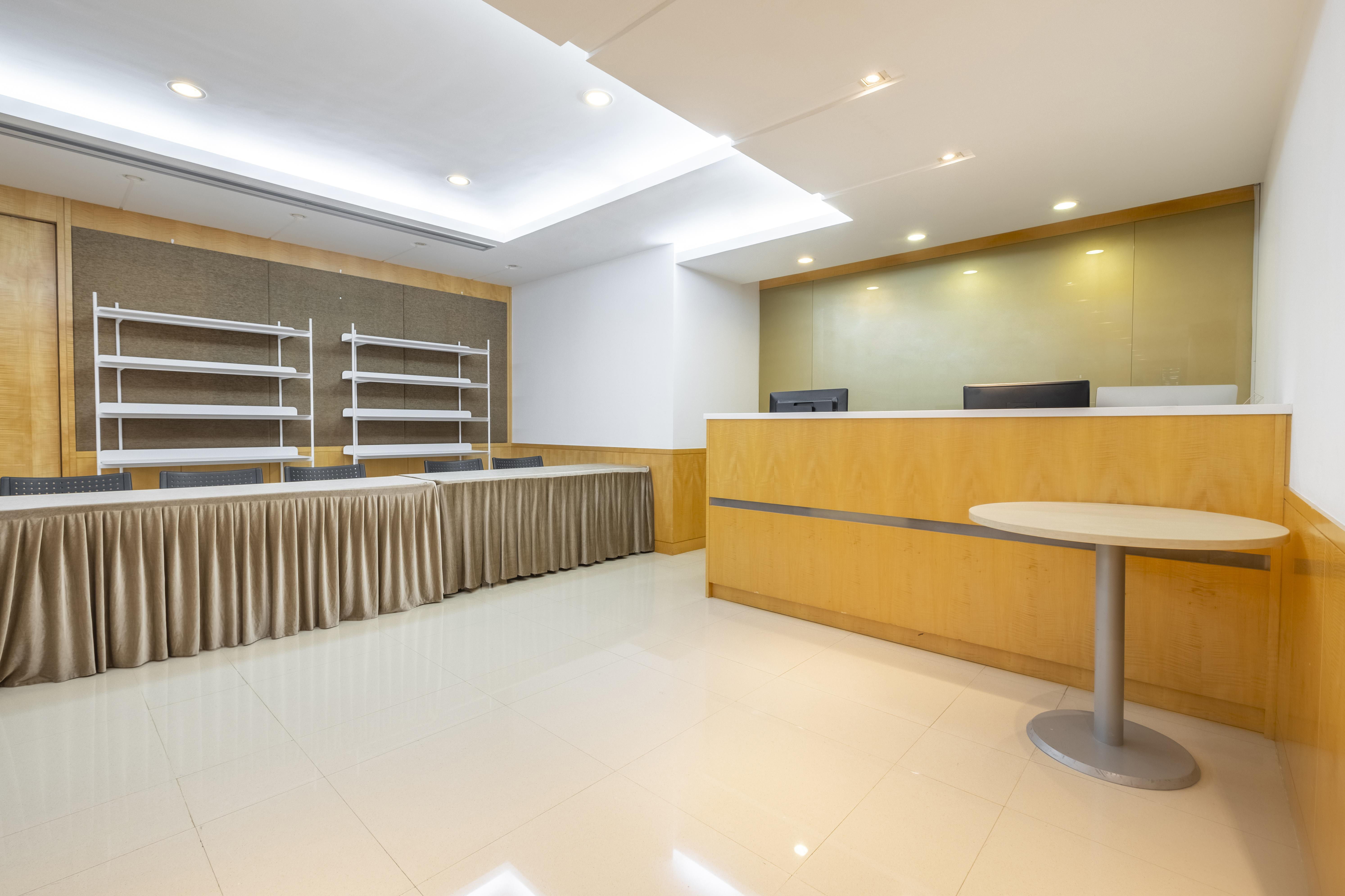 Regus - Hong Kong Central Plaza image 2