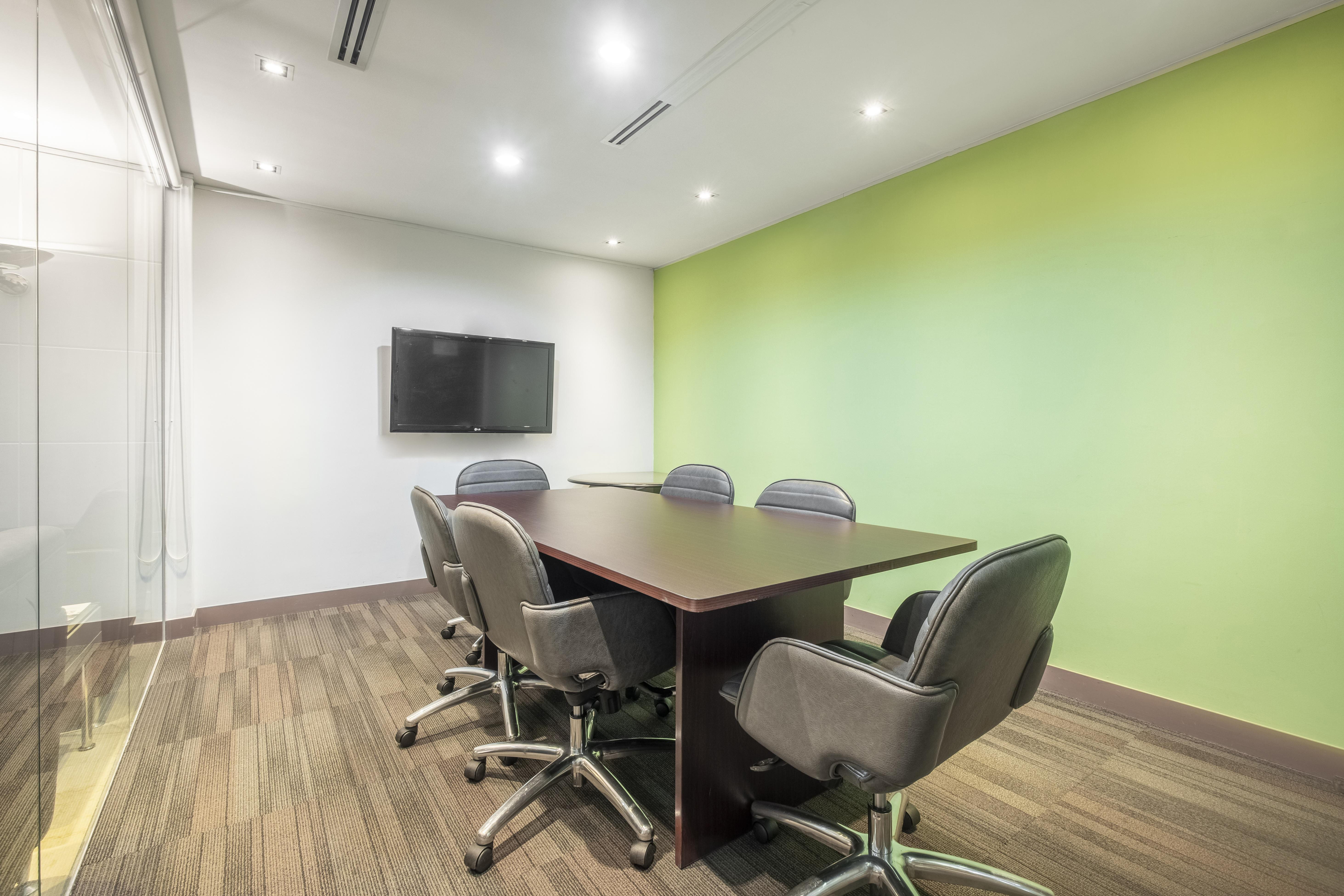 Regus - Hong Kong Central Plaza image 4