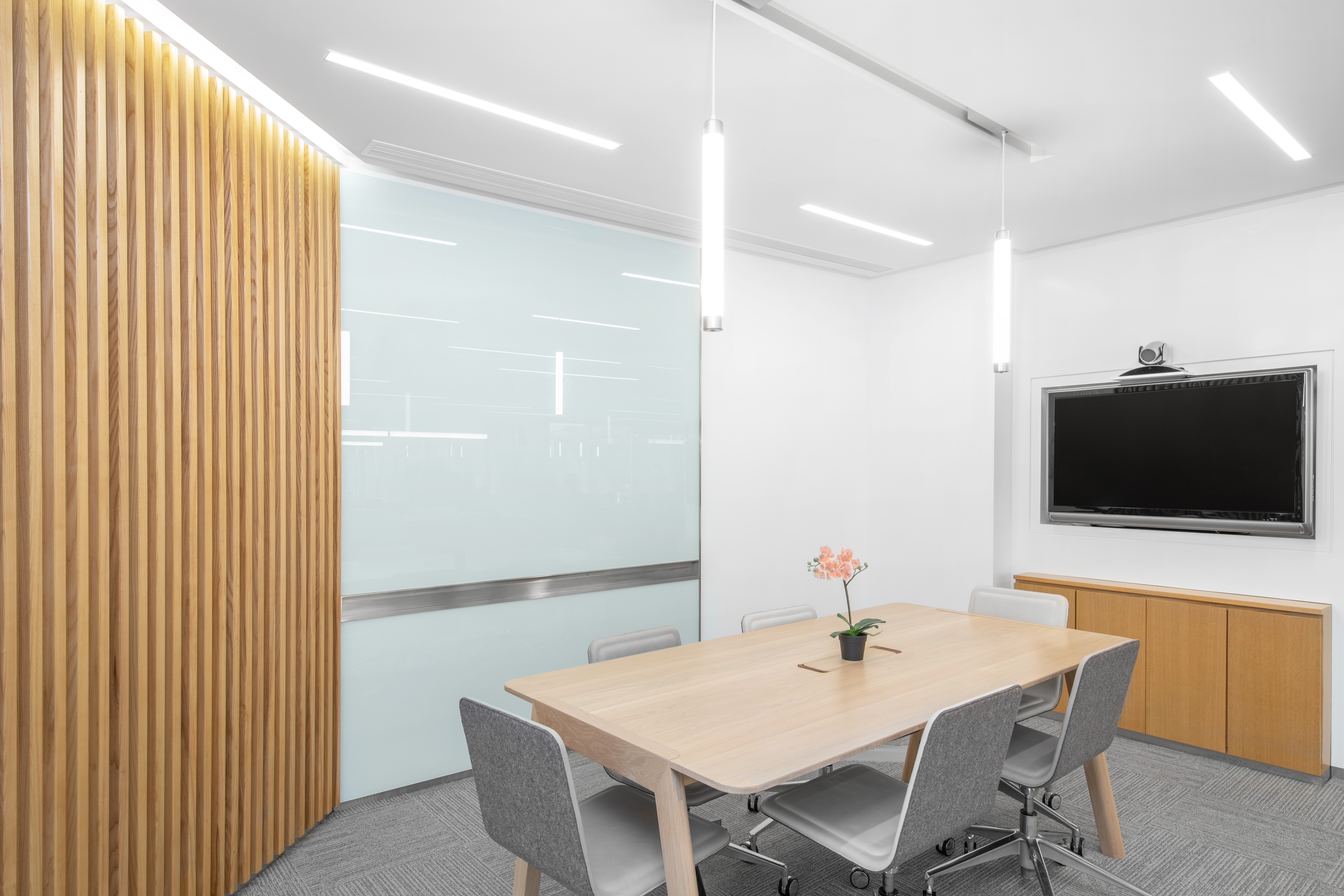 Regus - Hong Kong The Center image 4