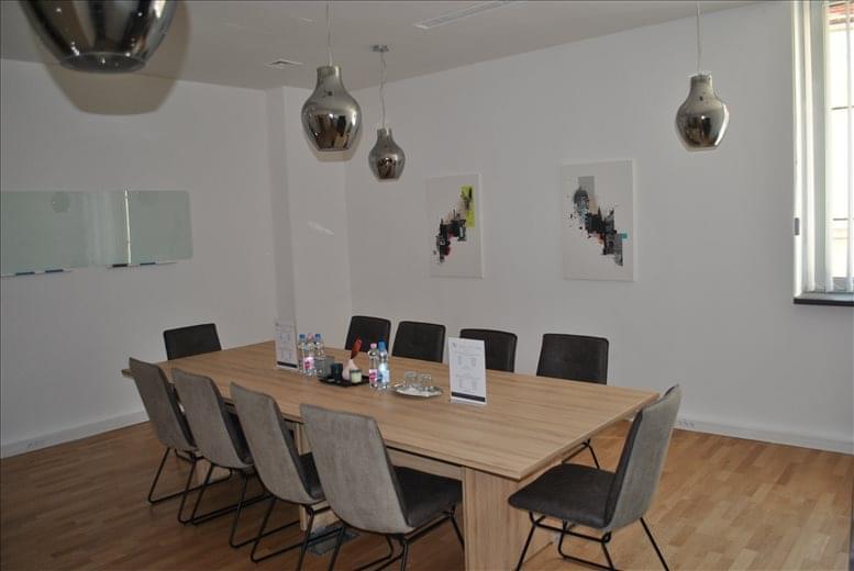 DBH Serviced Office image 4