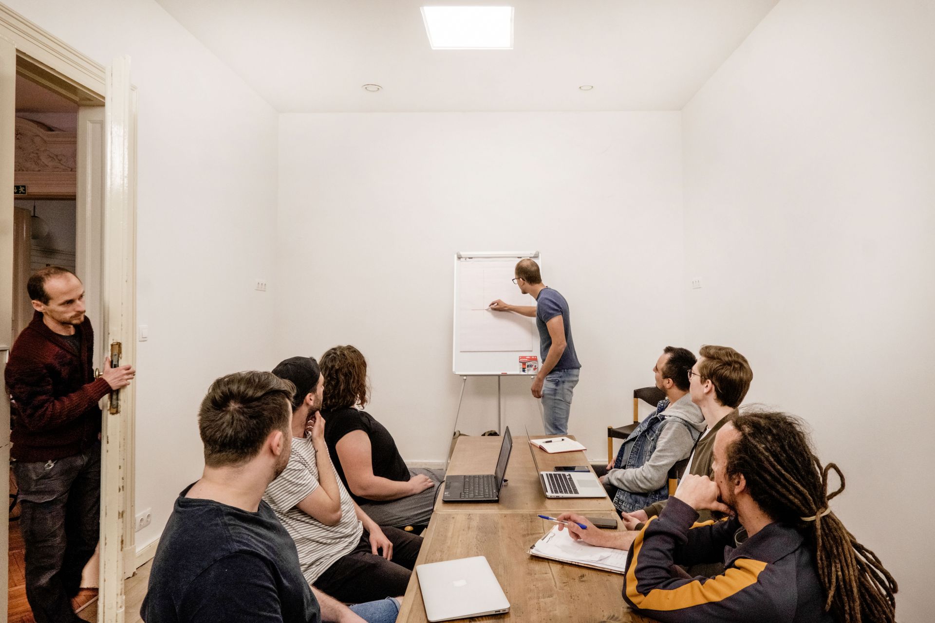 Baroque Hostel & Coworking image 4