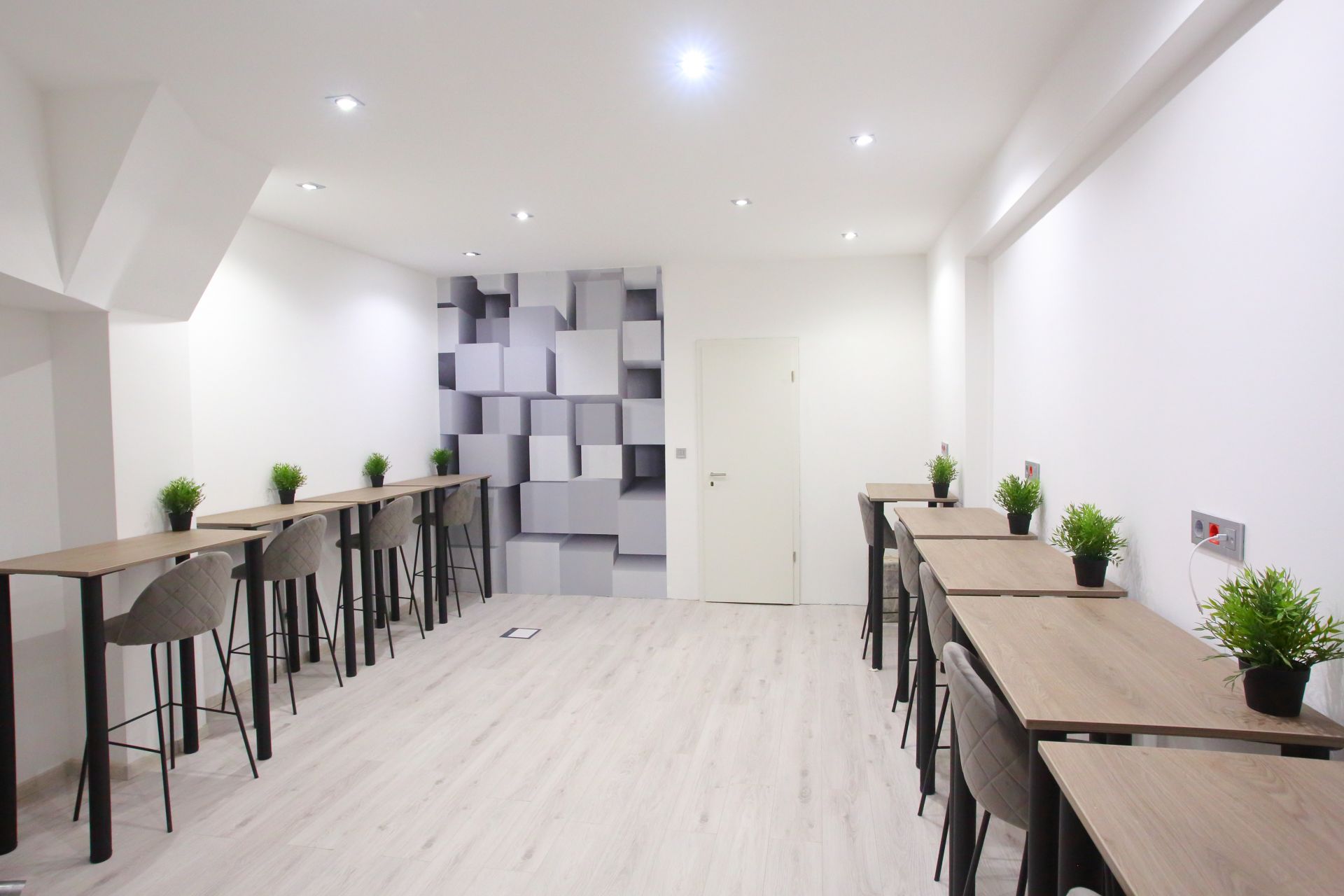 (Co)ntent - CoWorking & Content Studio image 4