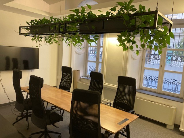 Megallo Kozossegi Iroda image 4