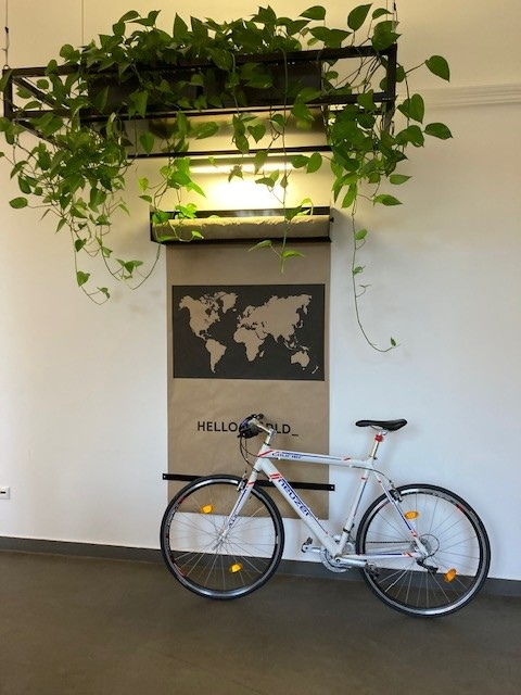 Megallo Kozossegi Iroda image 3