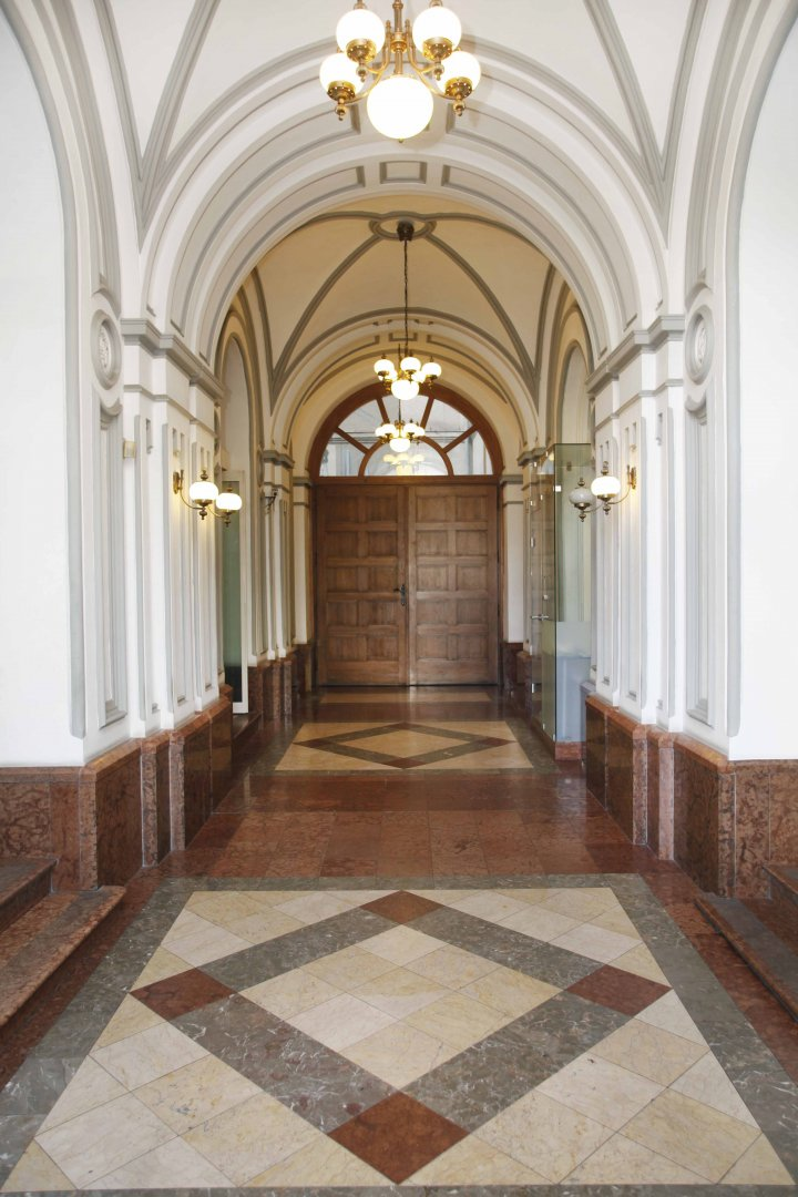 Megallo Kozossegi Iroda image 5