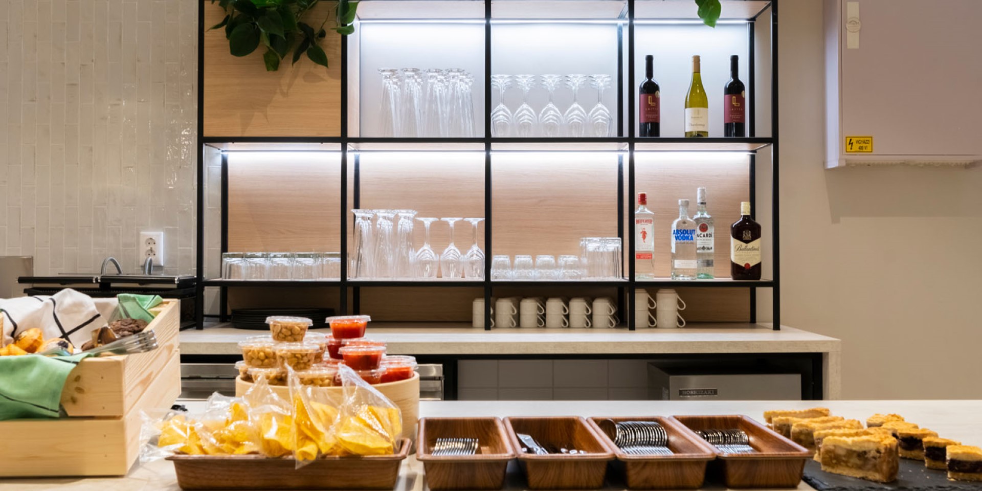 Plaza Premium Lounge (Departures) image 3