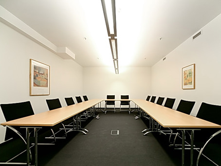 Regus - Budapest, First Site image 4