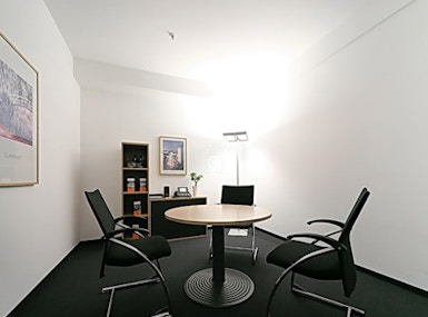 Regus - Budapest, First Site image 5