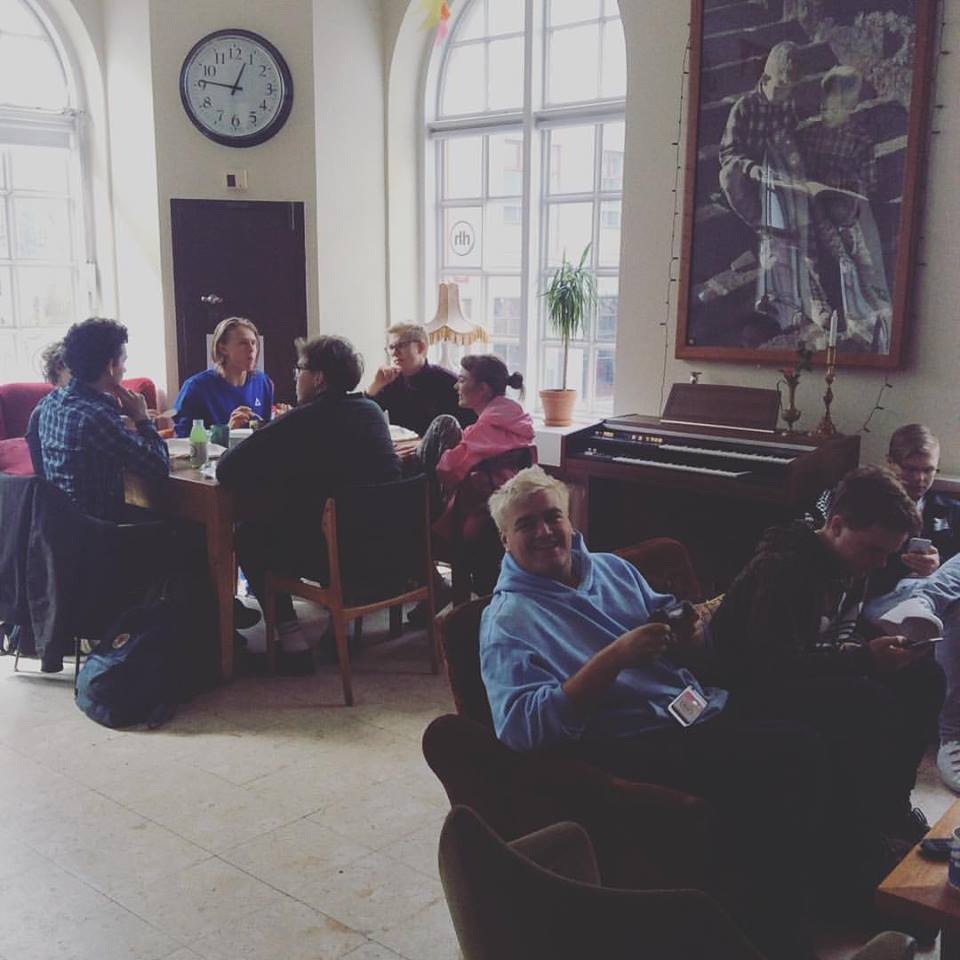 Hitt Húsið image 2