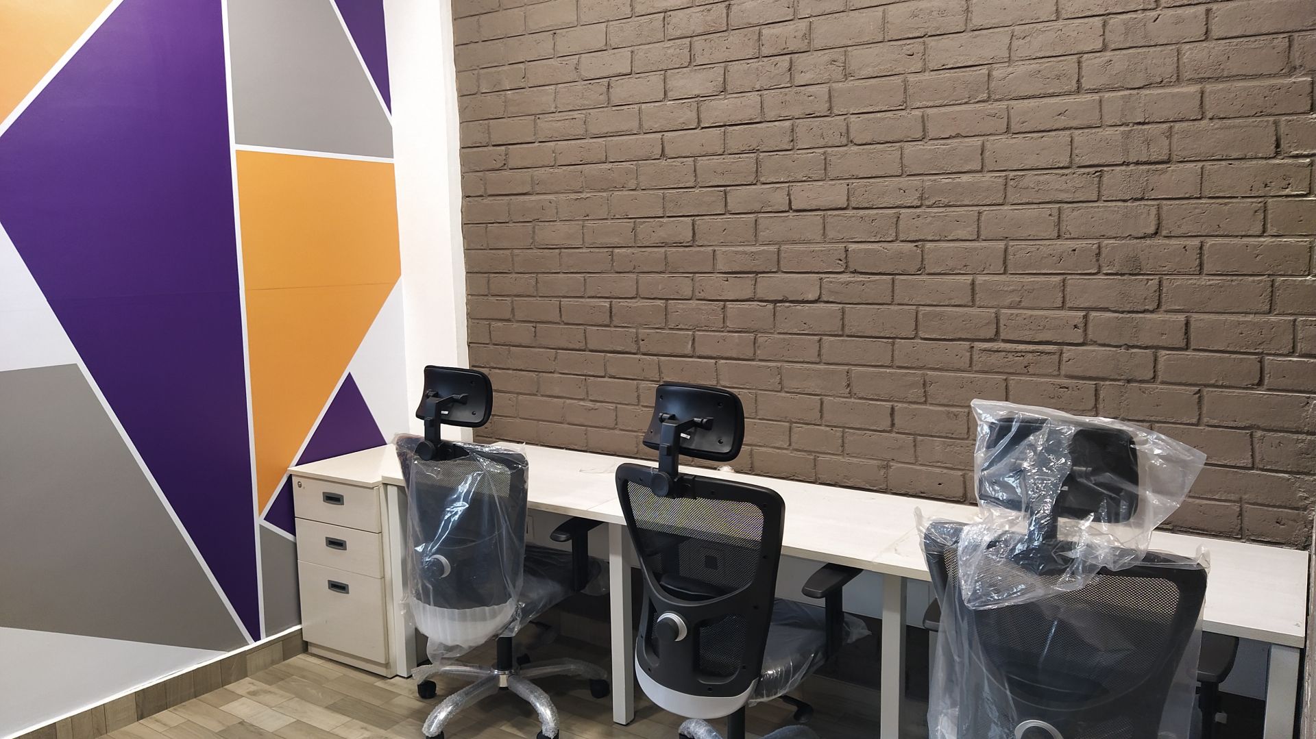 WORK A HOLIC image 4