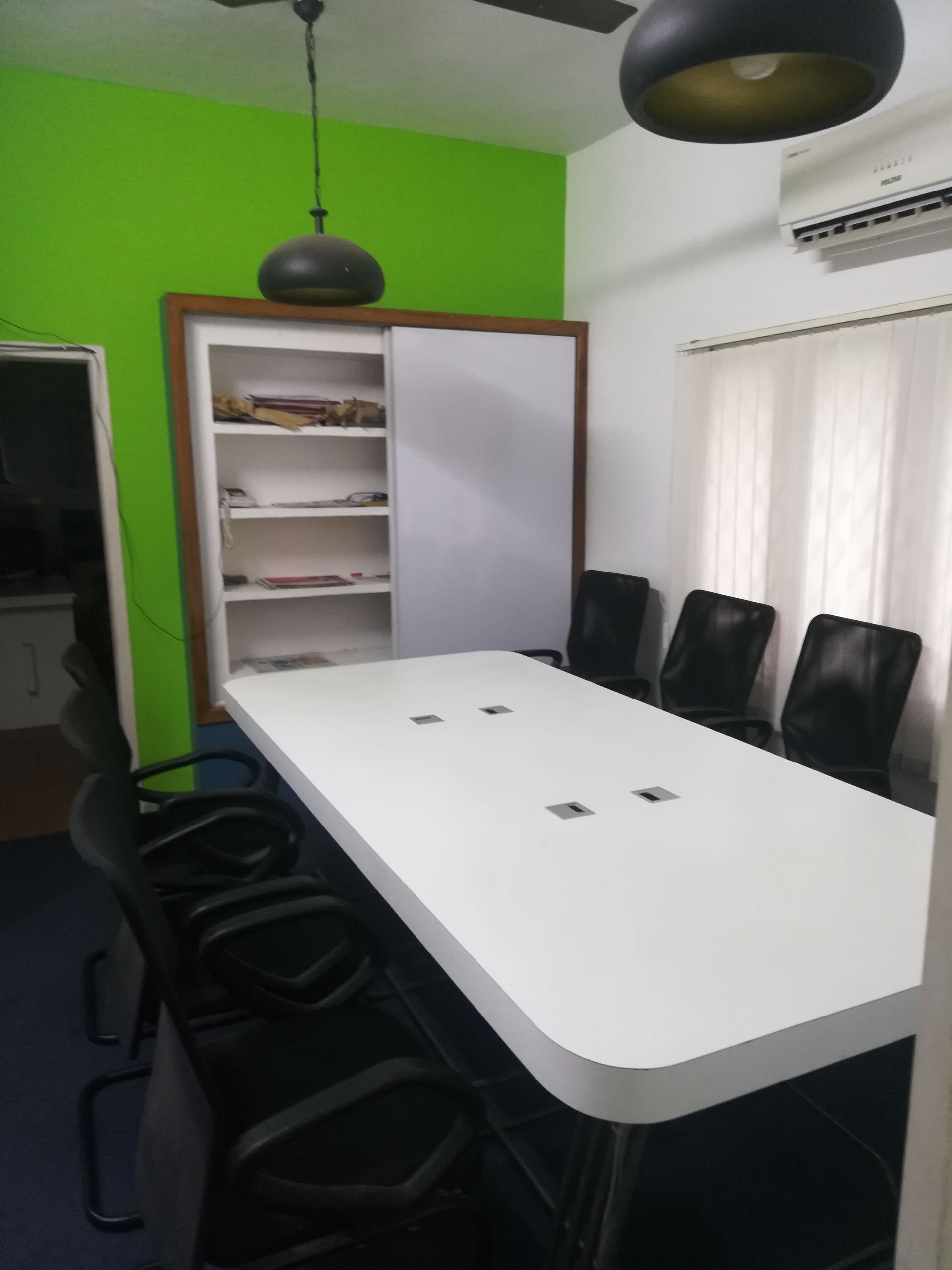 Ideal Hangout image 4