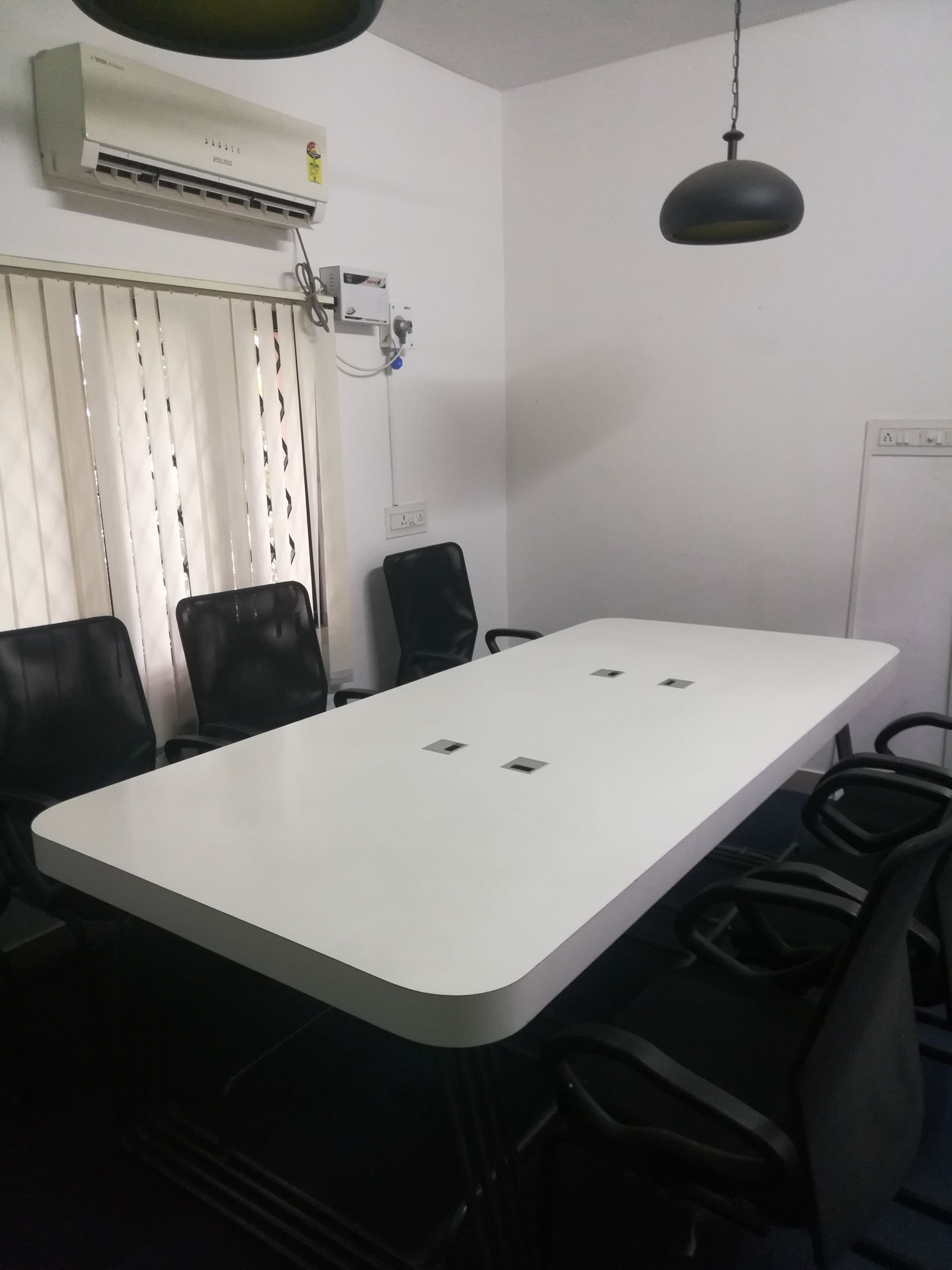 Ideal Hangout image 3