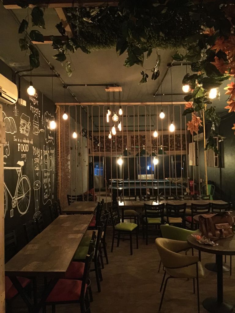 caminos cafe image 3