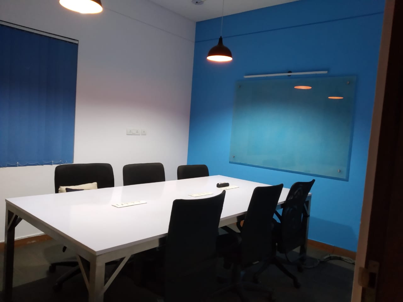 myHQ coworking at Cospaces New Garage Golf Course Road image 5