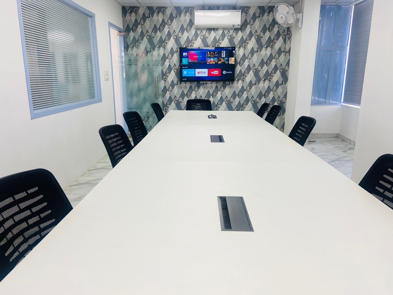 Pink hive co workin image 3