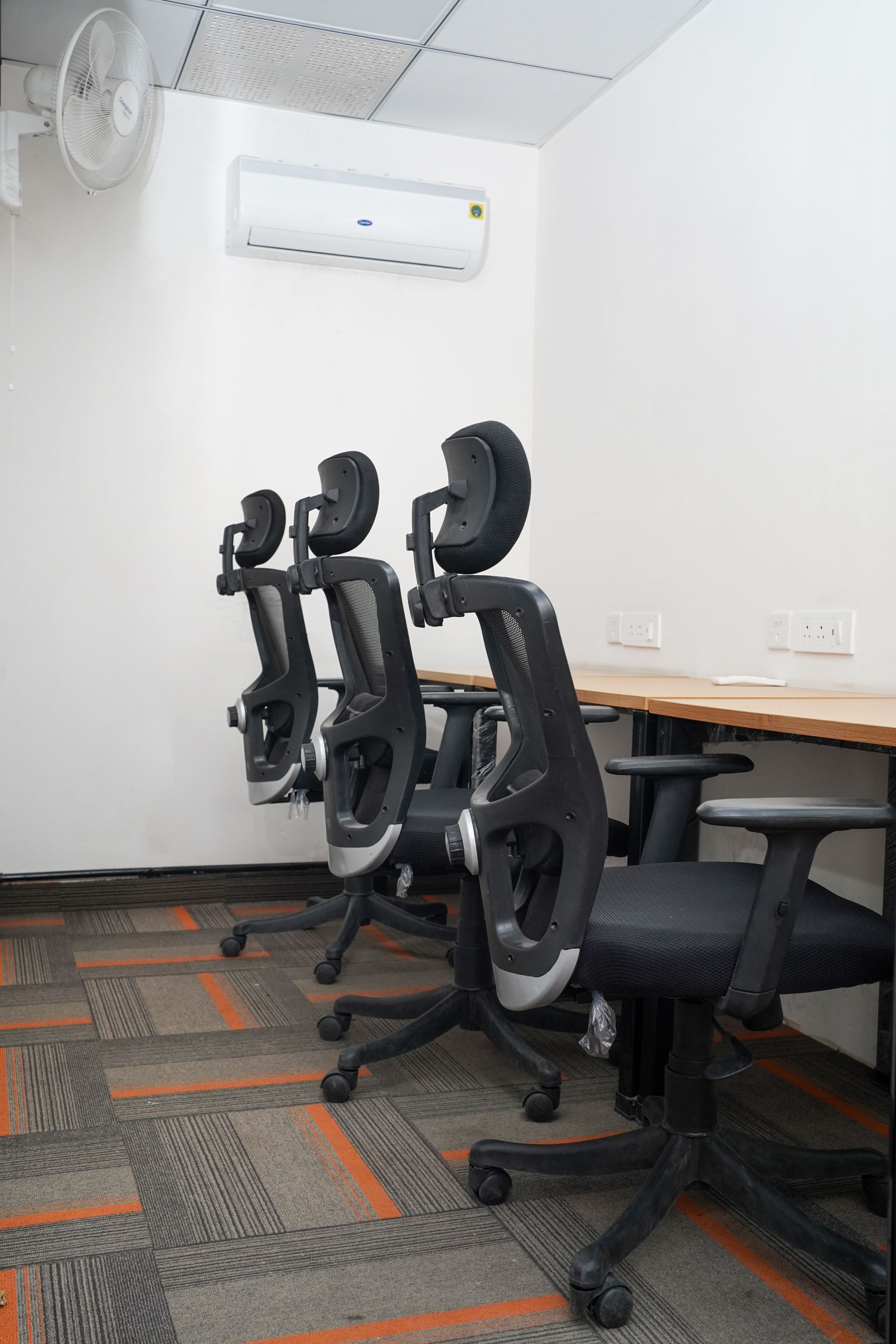 Suits coworking spaces image 5