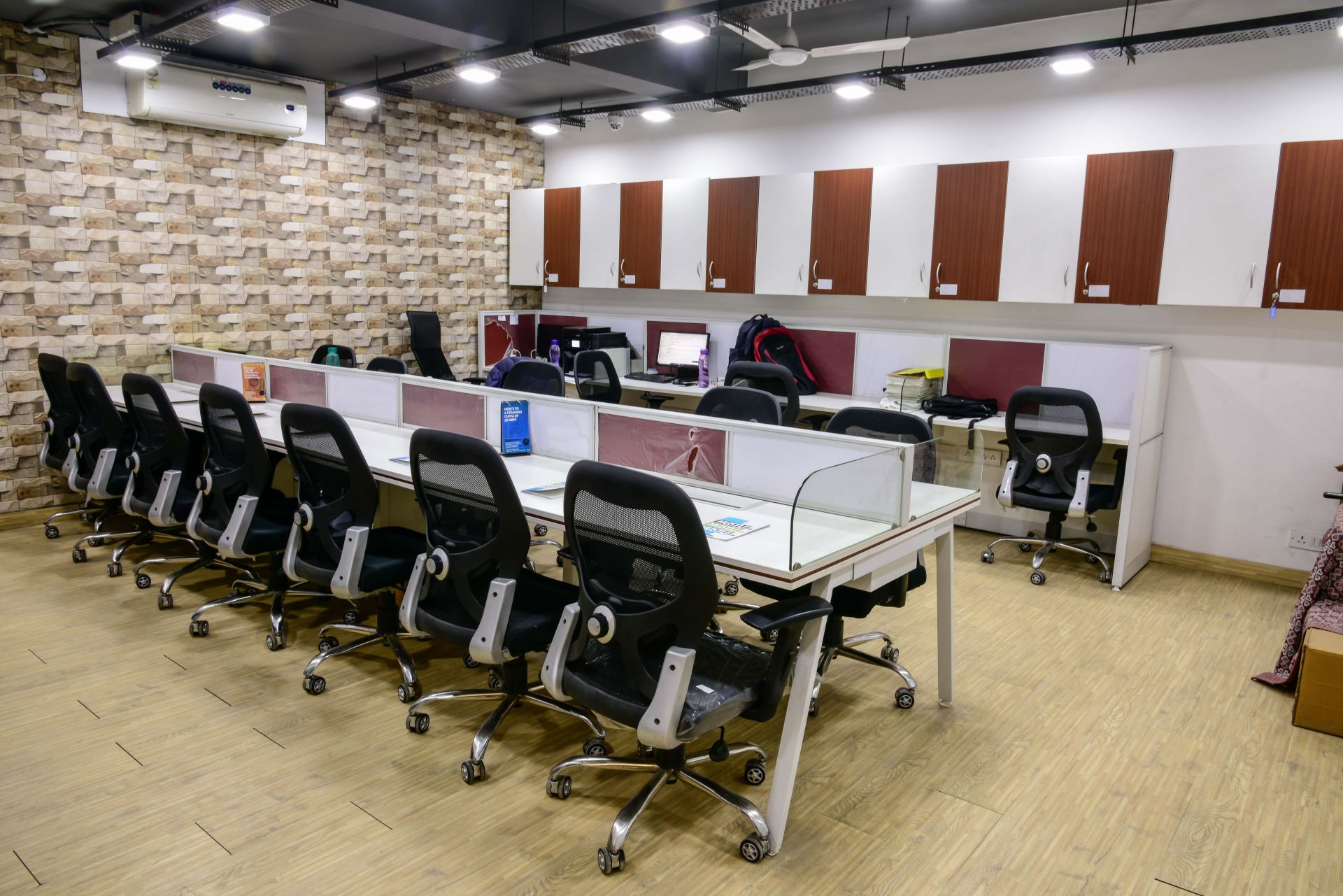 myHQ coworking at D&B image 2