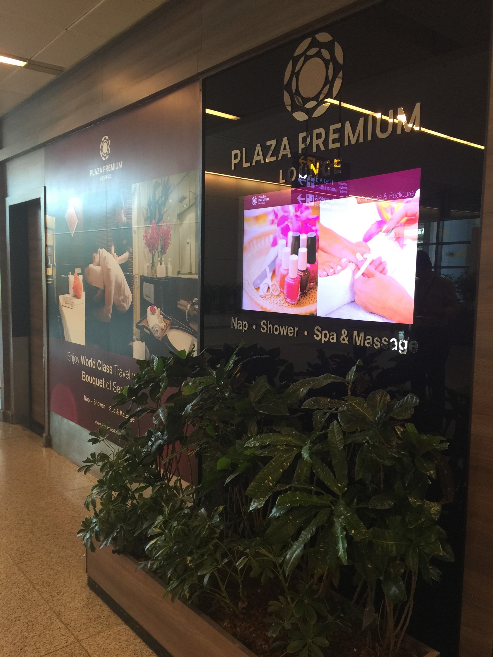 Plaza Premium Lounge (Domestic Arrivals) / T3 image 3