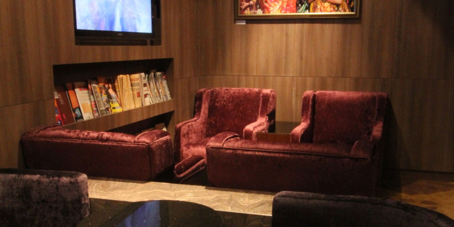 Plaza Premium Lounge (International Departures) / T3 Lounge B image 2