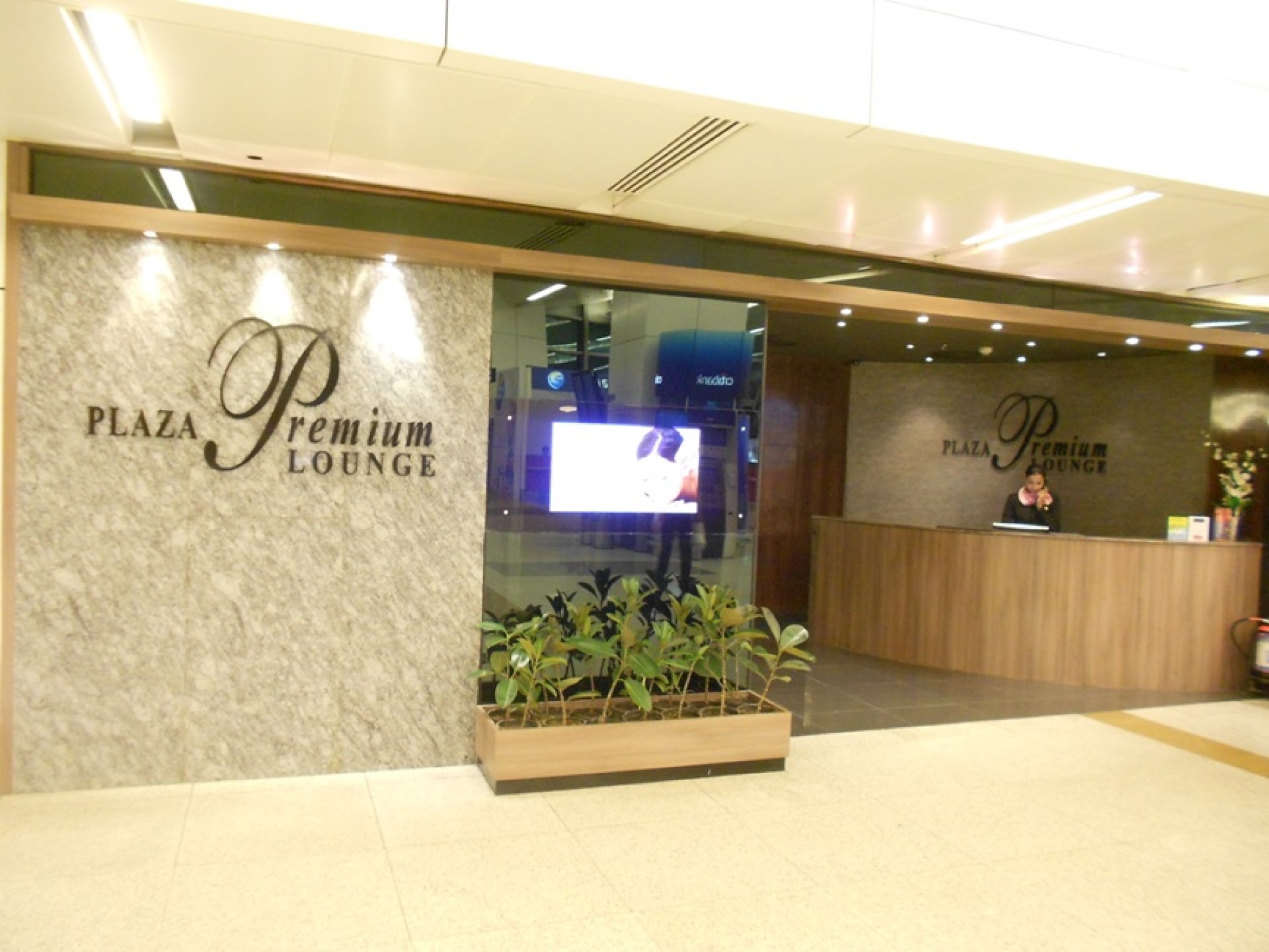 Plaza Premium Lounge Transit Hotel (International Arrivals) / T3 image 4