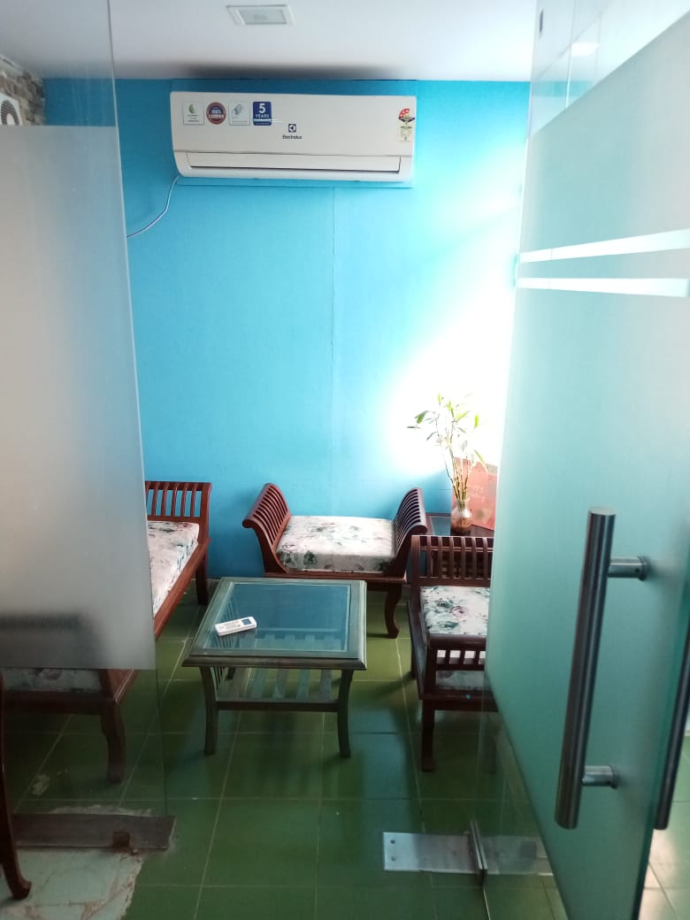 South Delhi based Vibrant Coworker Area image 4