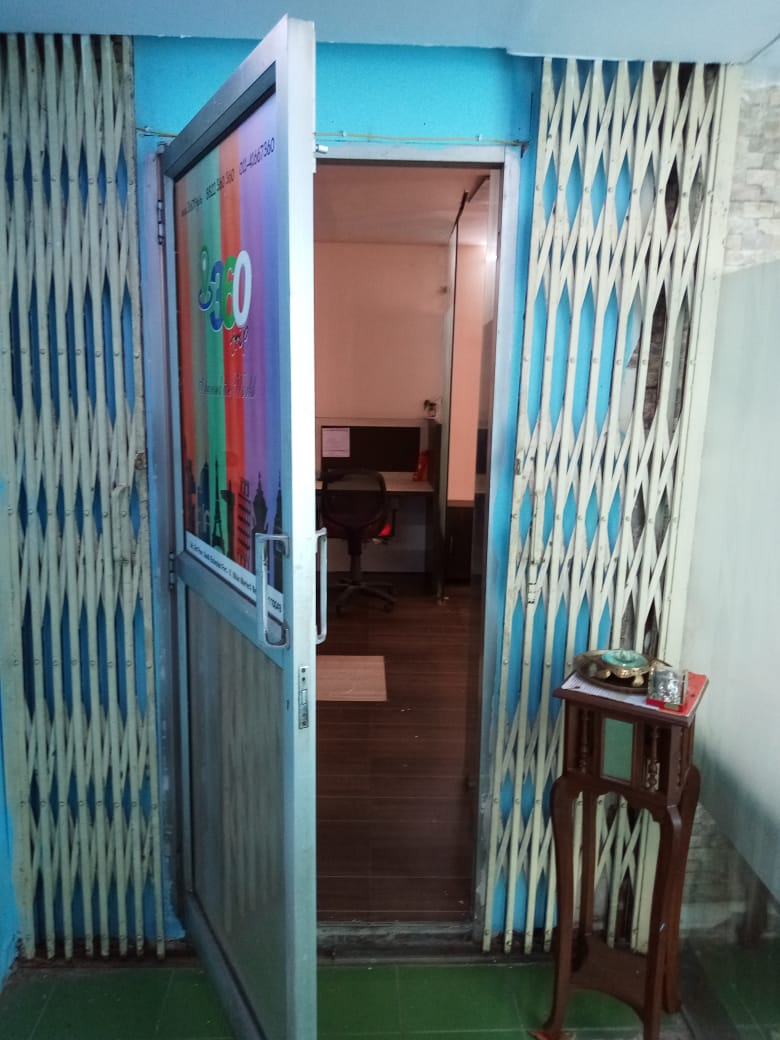 South Delhi based Vibrant Coworker Area image 5