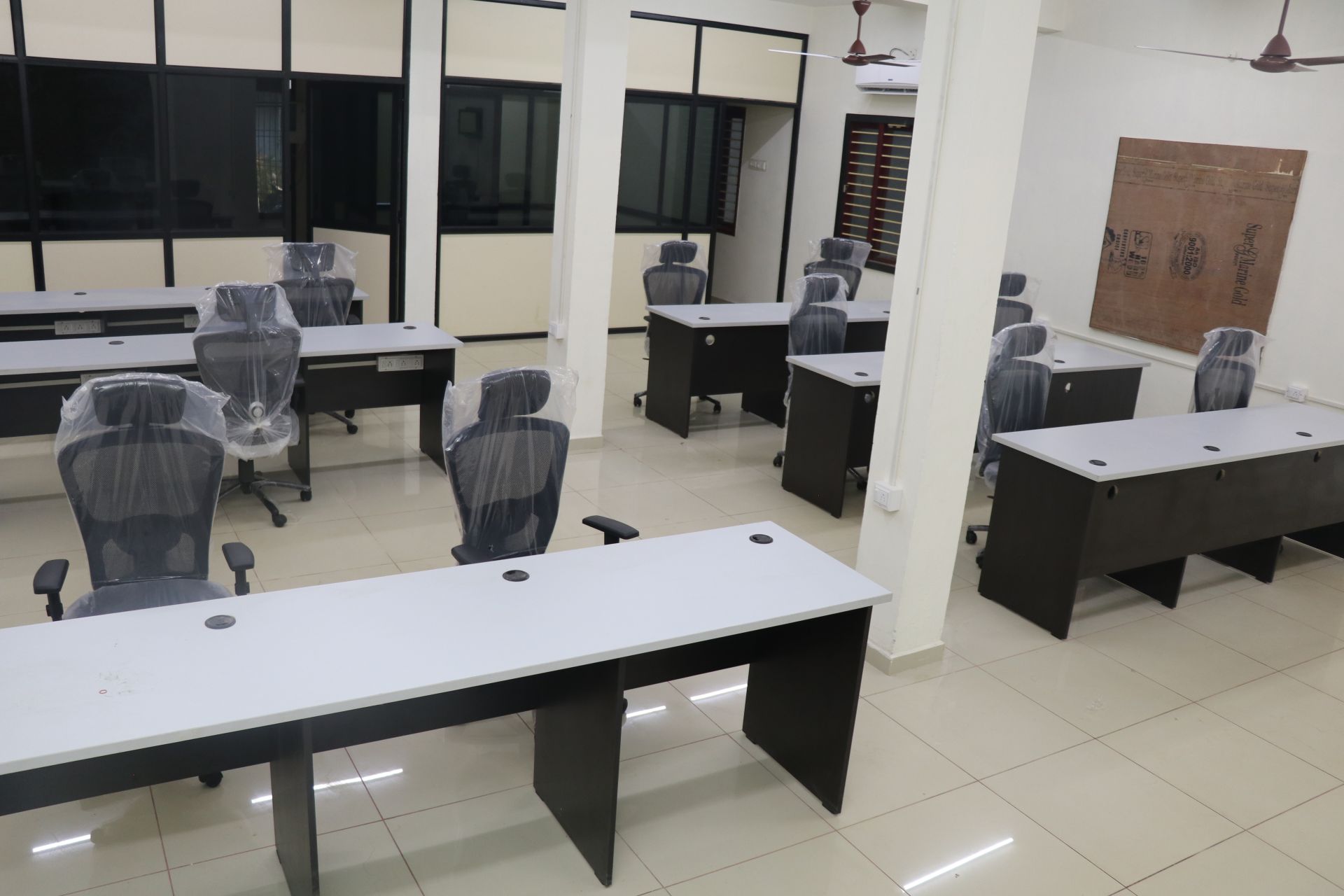 CWC - Connect Work & Chill image 4