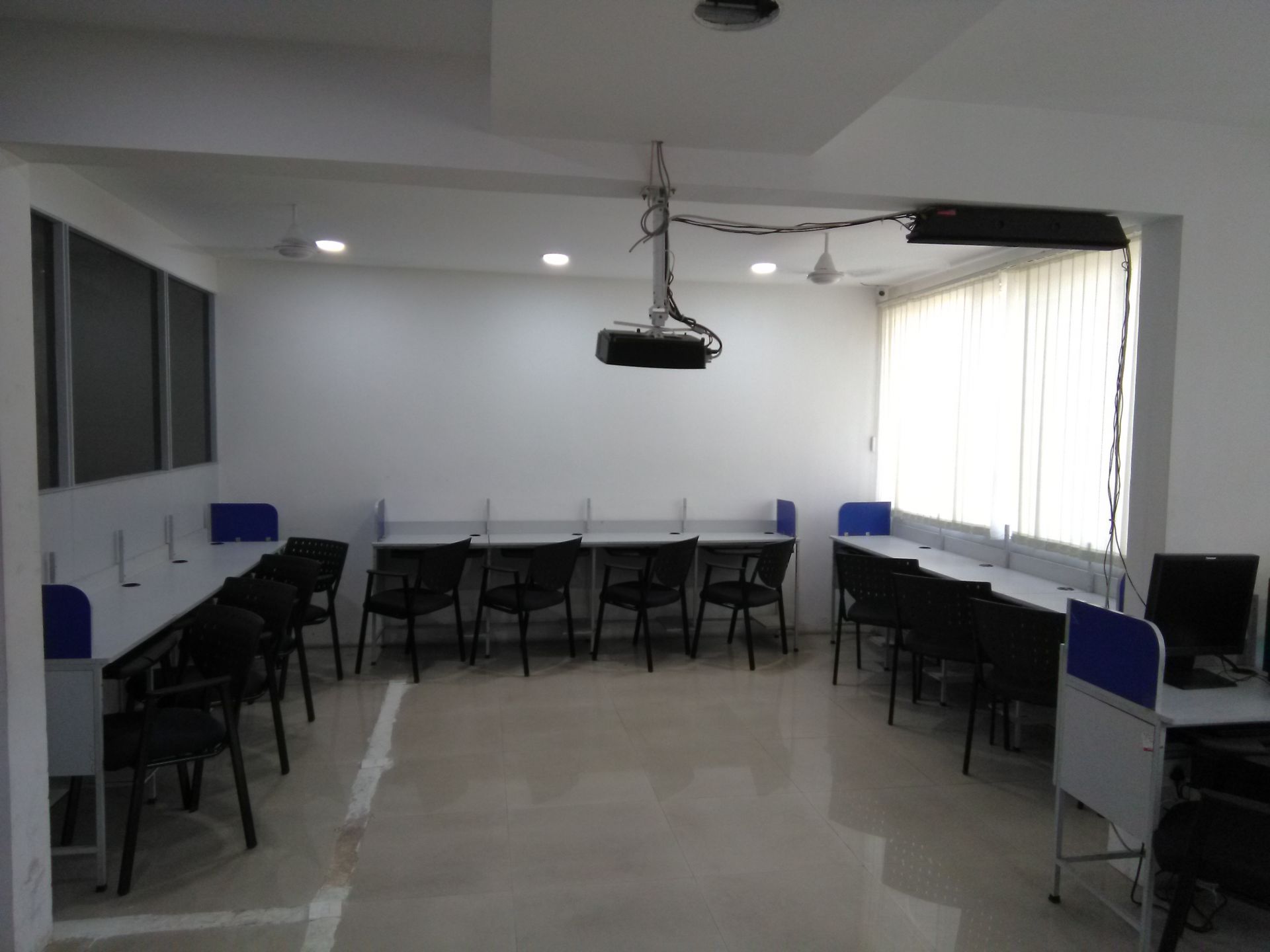 GENNXT CO WORKING SPACE AUNDH PUNE image 4