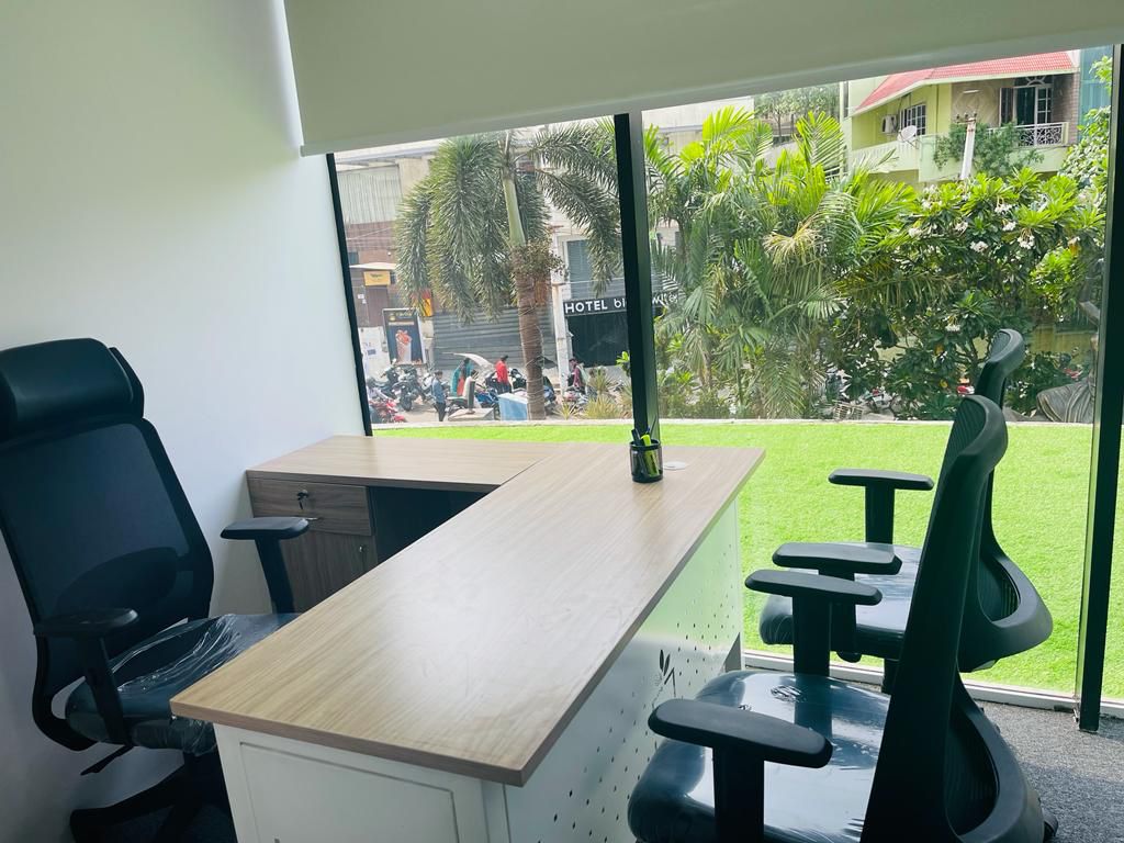 Orange business centre image 5