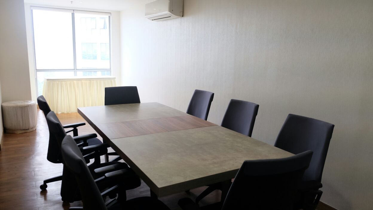 Premier Office image 3