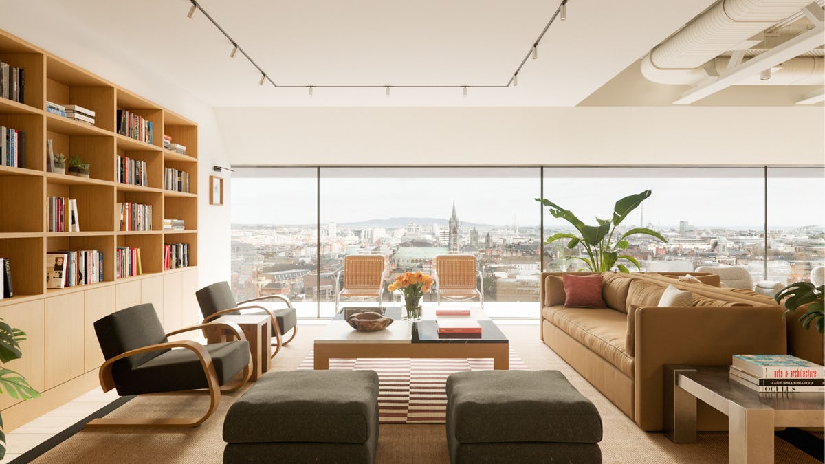 WeWork One Central Plaza image 2