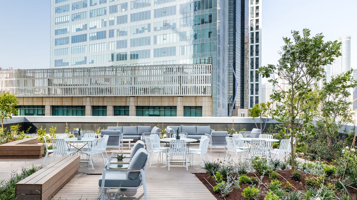 WeWork Azrieli Town image 5