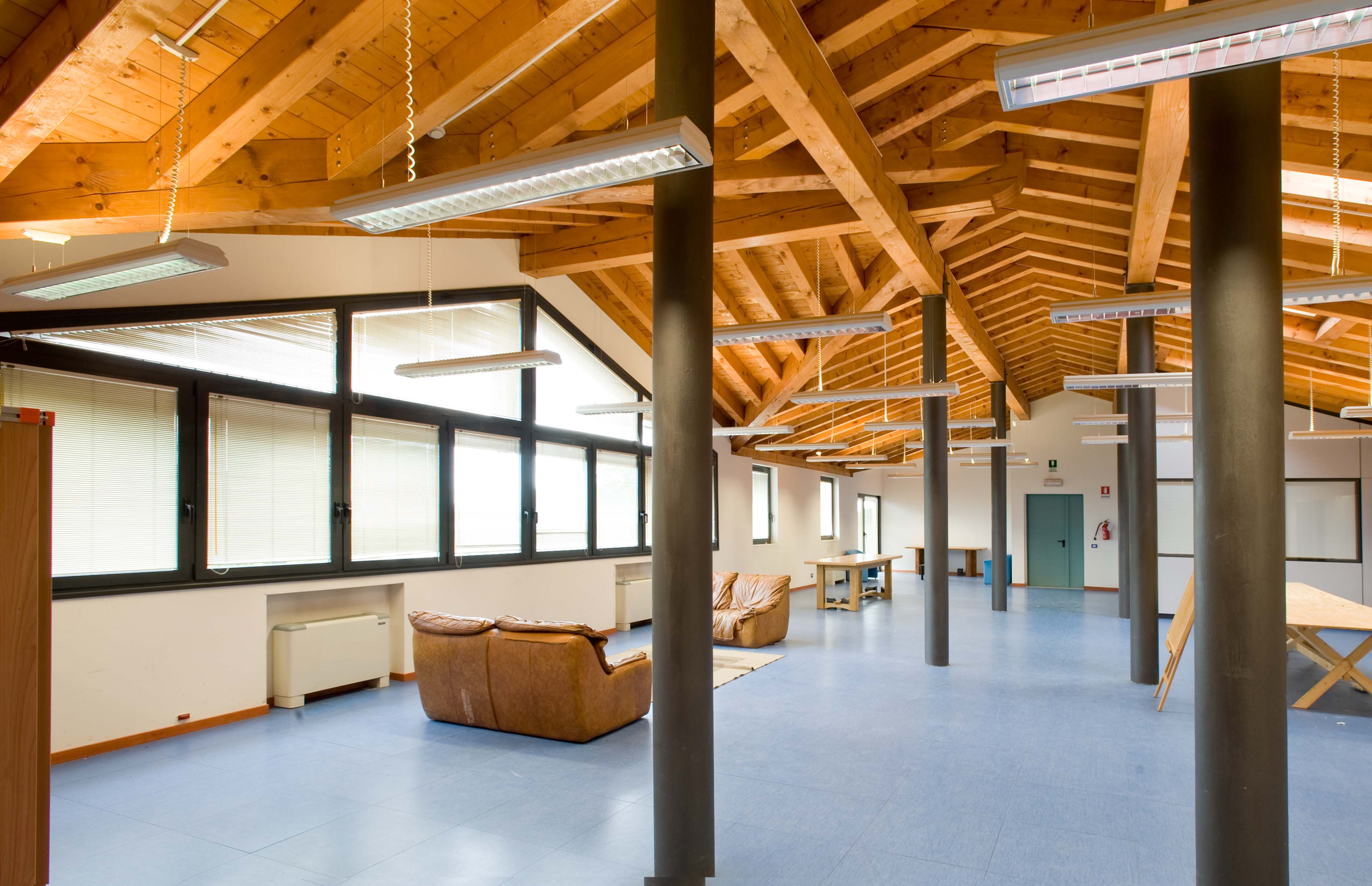 Desk Coworking image 2